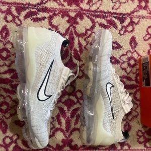 Nike Vapormax size 11 make offer if interested